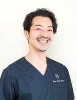 歯科医師：吉田 幸平